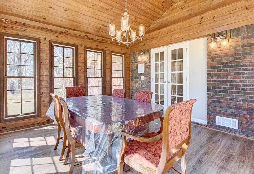 Family Friendly Georgia Vacation Home!