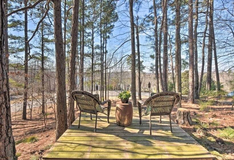 Family Friendly Lake Lanier Escape On 2 + Acres!