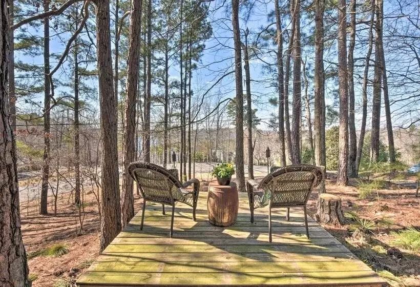 Family Friendly Lake Lanier Escape On 2 + Acres!