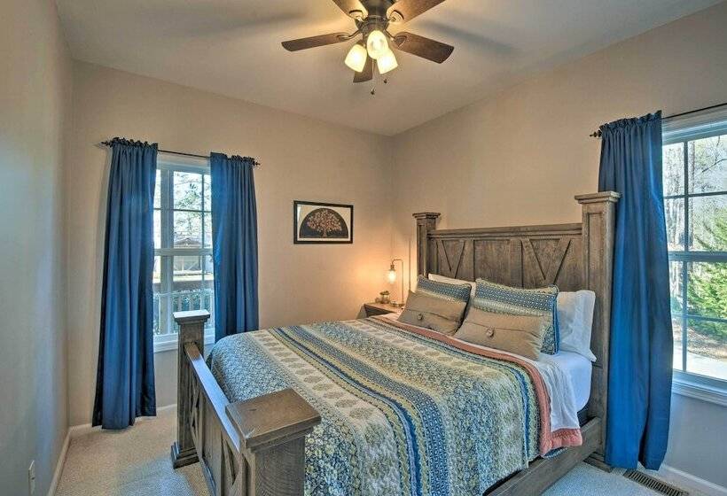 Family Friendly Lake Lanier Escape On 2 + Acres!