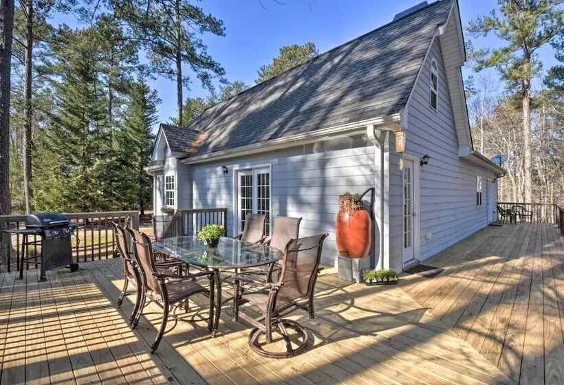 Family Friendly Lake Lanier Escape On 2 + Acres!