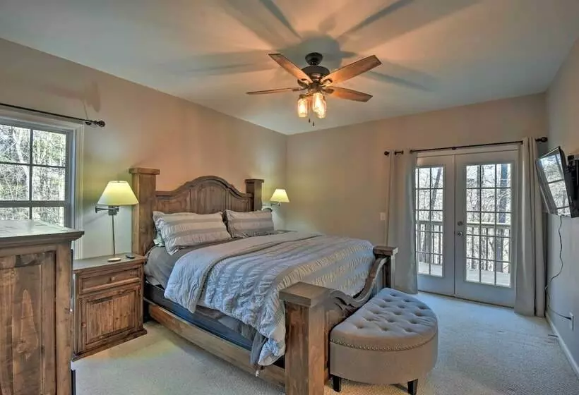 Family Friendly Lake Lanier Escape On 2 + Acres!