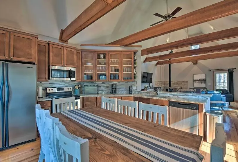 Family Friendly Lake Lanier Escape On 2 + Acres!