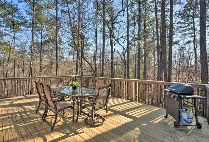 Family Friendly Lake Lanier Escape On 2 + Acres!