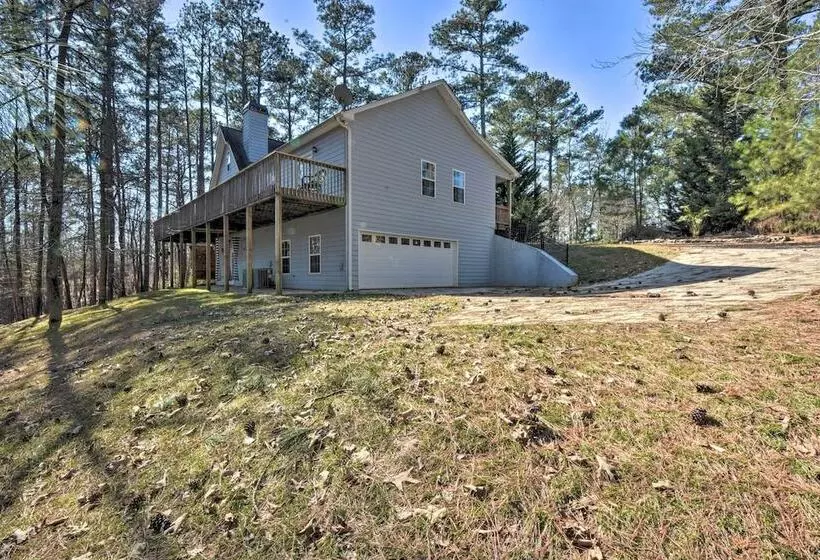 Family Friendly Lake Lanier Escape On 2 + Acres!