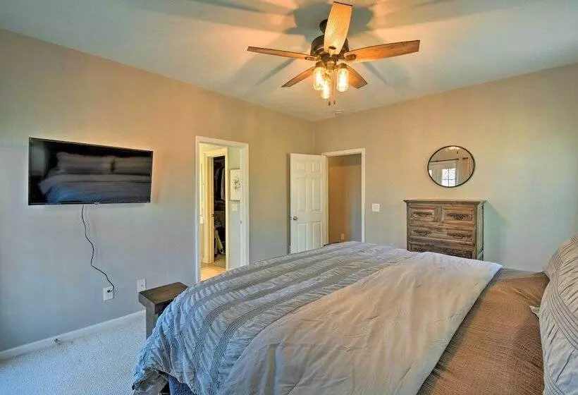 Family Friendly Lake Lanier Escape On 2 + Acres!