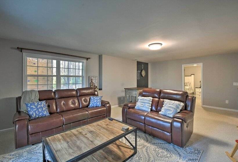 Family Friendly Lake Lanier Escape On 2 + Acres!