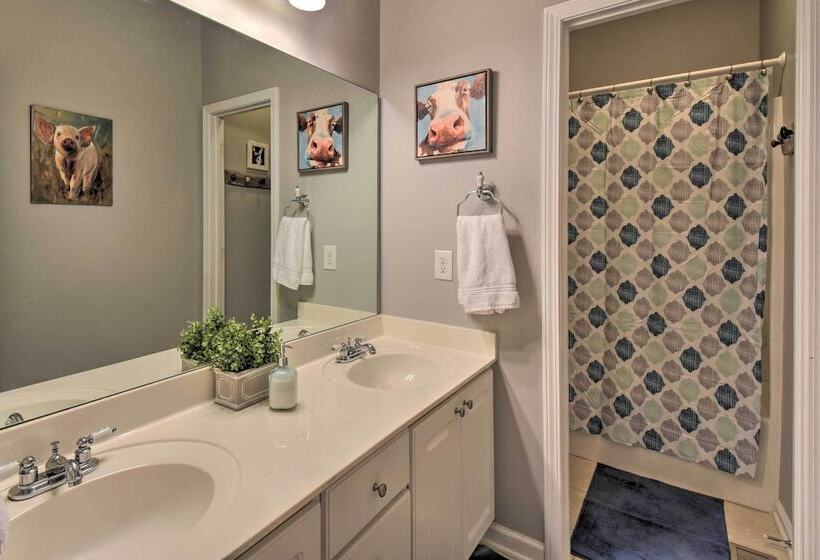 Family Friendly Lake Lanier Escape On 2 + Acres!