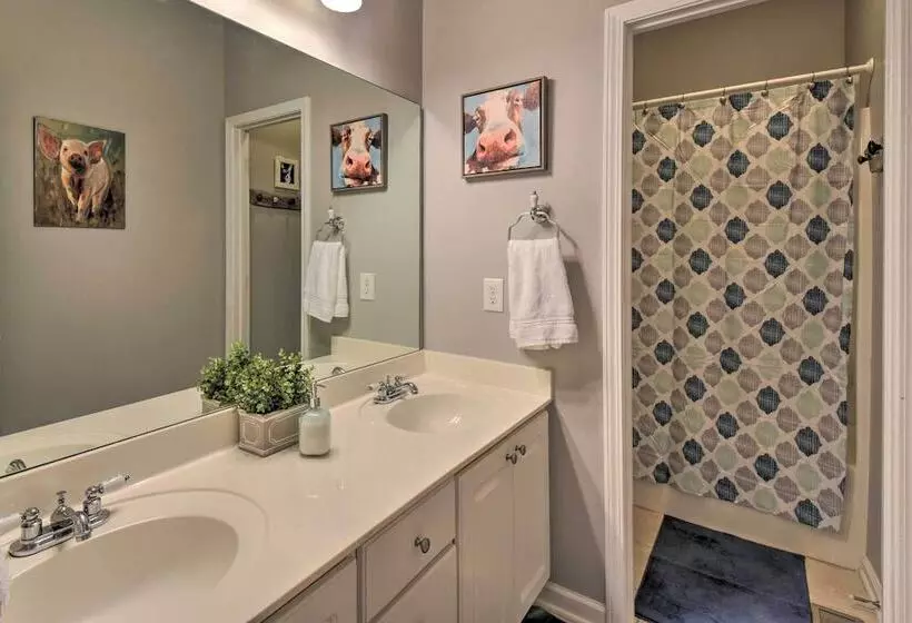 Family Friendly Lake Lanier Escape On 2 + Acres!