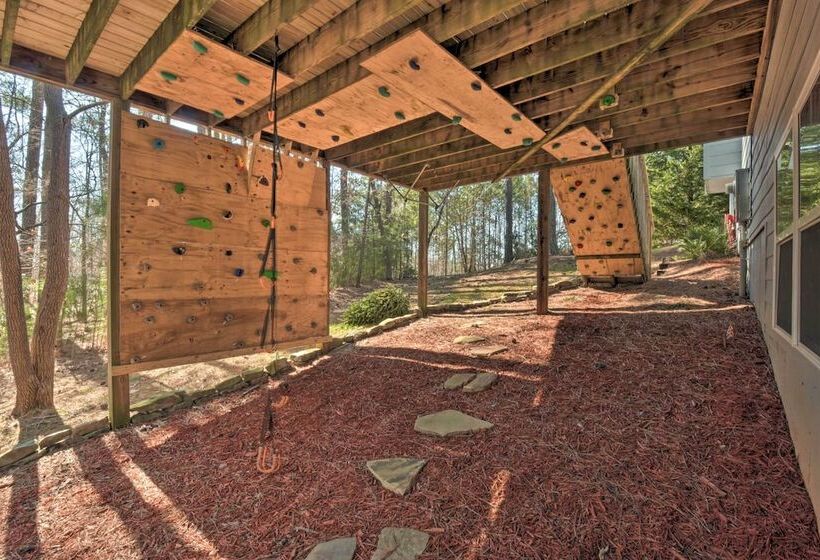 Family Friendly Lake Lanier Escape On 2 + Acres!