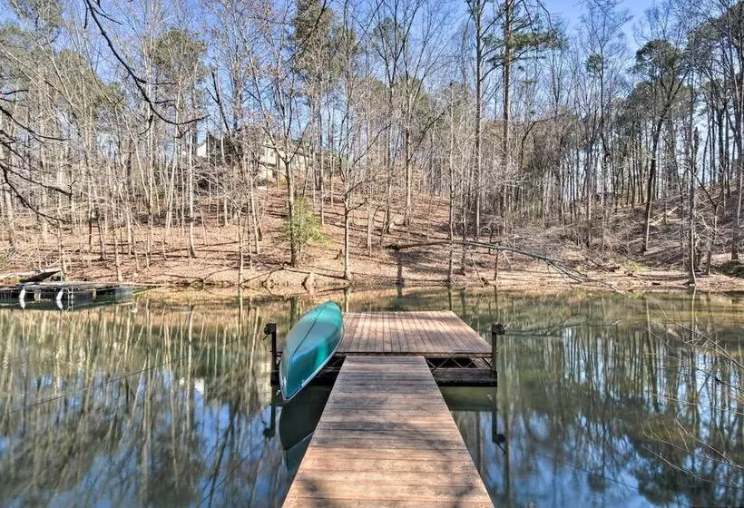 Family Friendly Lake Lanier Escape On 2 + Acres!
