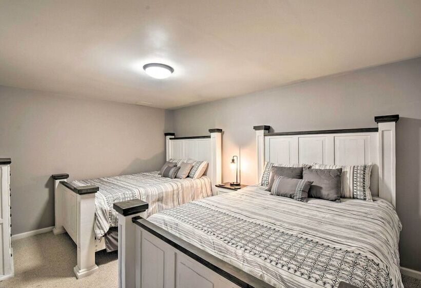 Family Friendly Lake Lanier Escape On 2 + Acres!