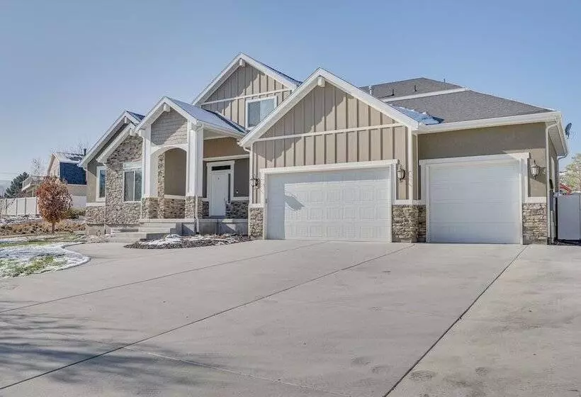 Family Friendly Retreat: 28 Mi To Salt Lake City!