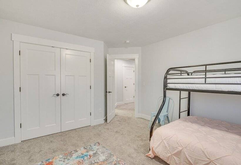 Family Friendly Retreat: 28 Mi To Salt Lake City!