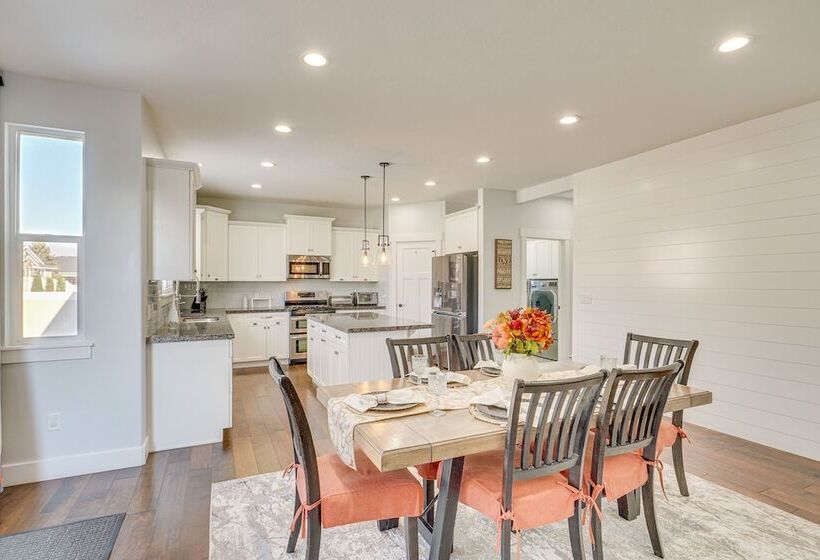 Family Friendly Retreat: 28 Mi To Salt Lake City!