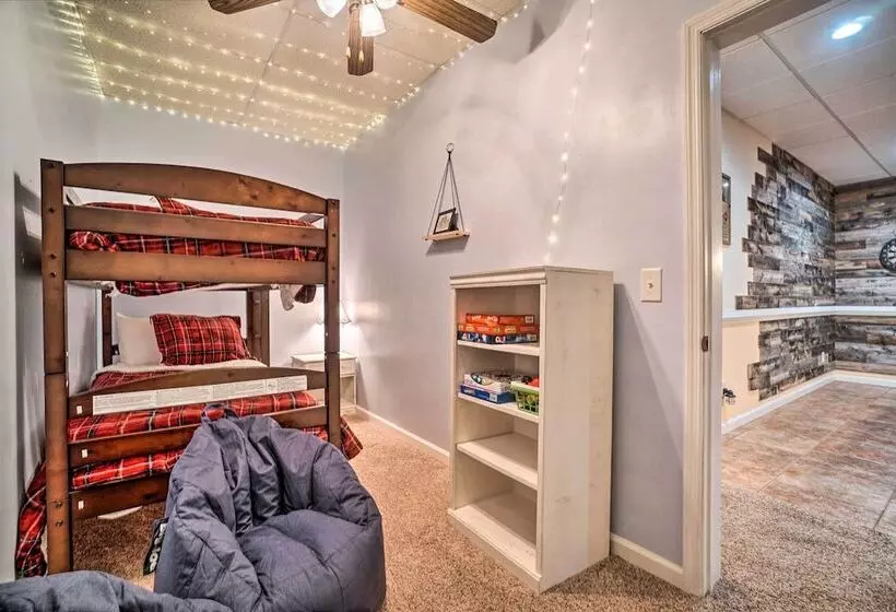 Hiawassee Cabin W/ Mtn Views < 1 Mi To Lake!