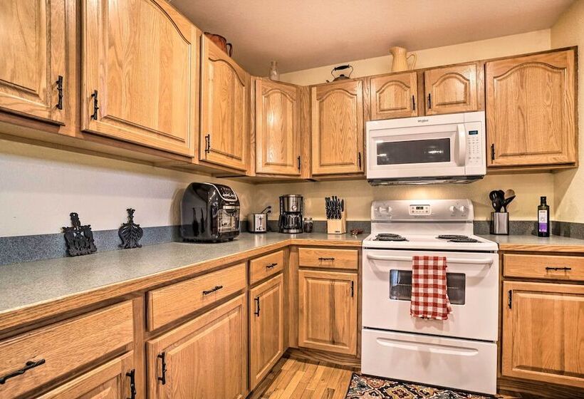 Hiawassee Cabin W/ Mtn Views < 1 Mi To Lake!