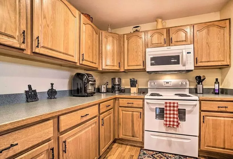 Hiawassee Cabin W/ Mtn Views < 1 Mi To Lake!