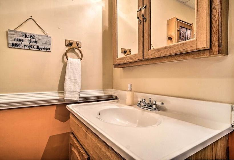 Hiawassee Cabin W/ Mtn Views < 1 Mi To Lake!