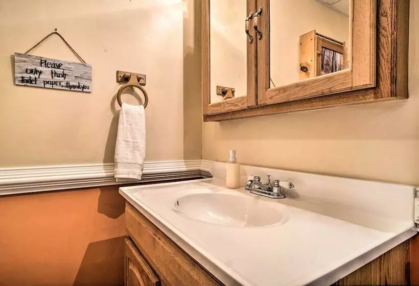 Hiawassee Cabin W/ Mtn Views < 1 Mi To Lake!