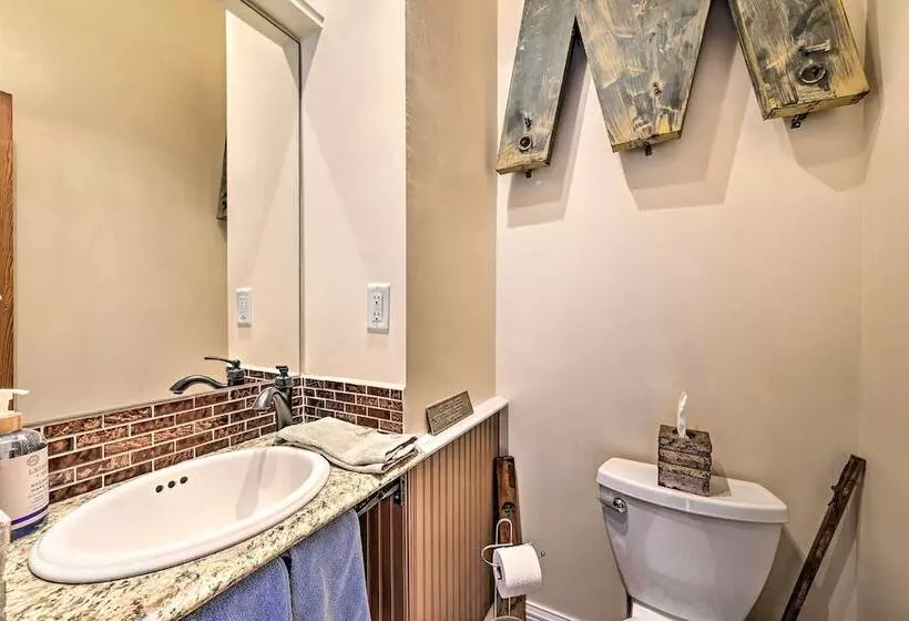 Historic  Watson  Brick House W/ Private Deck!