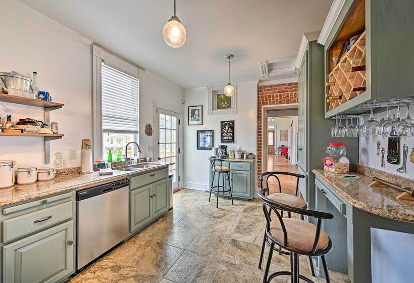 Historic  Watson  Brick House W/ Private Deck!