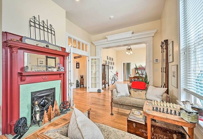 Historic  Watson  Brick House W/ Private Deck!