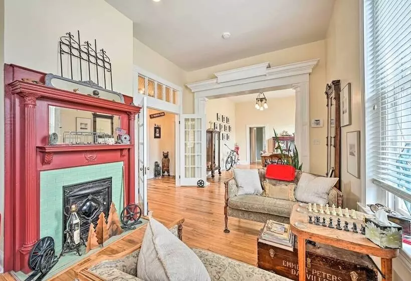 Historic  Watson  Brick House W/ Private Deck!