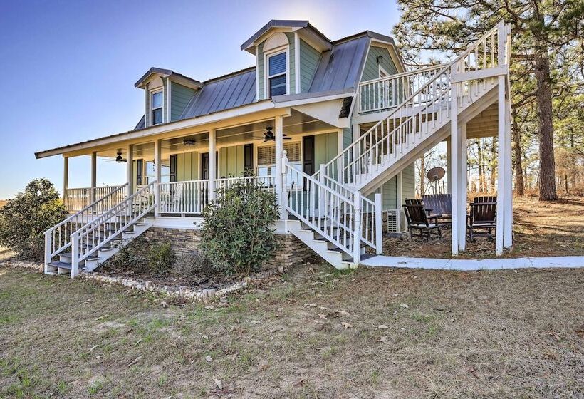 Junction City Home: Large Yard & Deck!