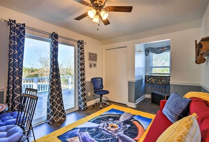 Junction City Home: Large Yard & Deck!