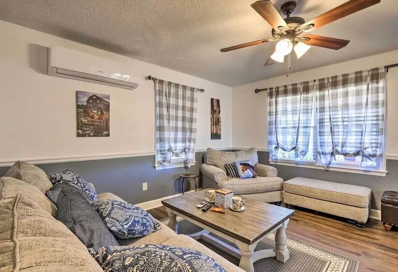 Junction City Home: Large Yard & Deck!