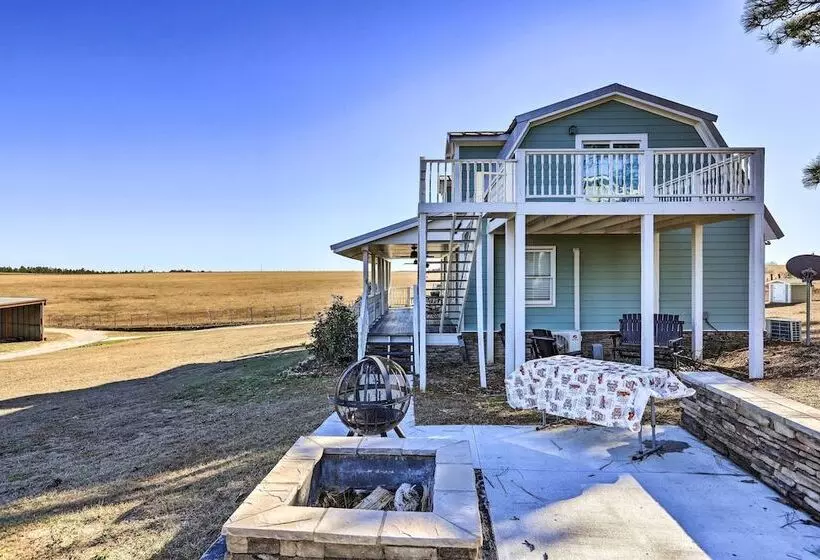 Junction City Home: Large Yard & Deck!