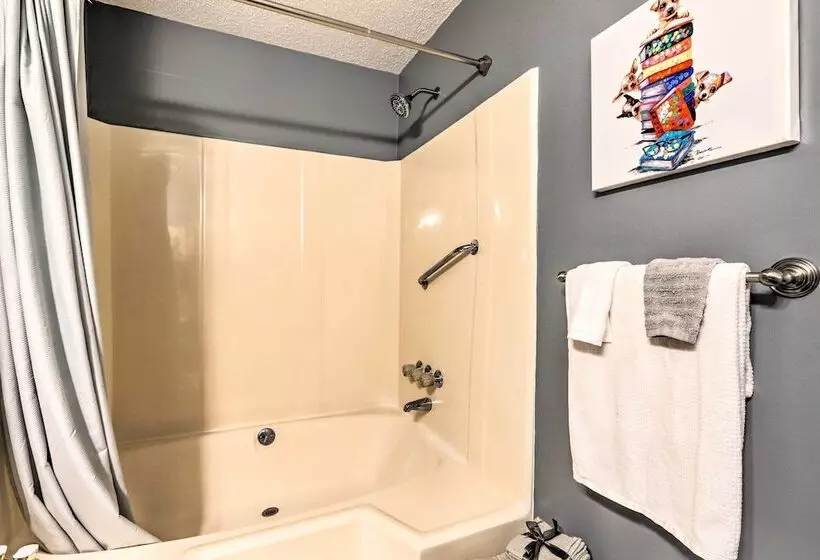 Junction City Home: Large Yard & Deck!