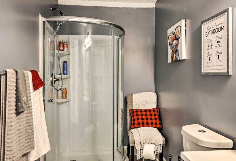 Junction City Home: Large Yard & Deck!