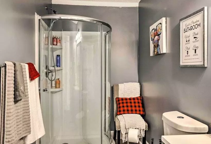 Junction City Home: Large Yard & Deck!