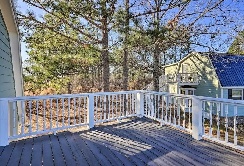 Junction City Home: Large Yard & Deck!