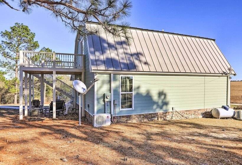 Junction City Home: Large Yard & Deck!