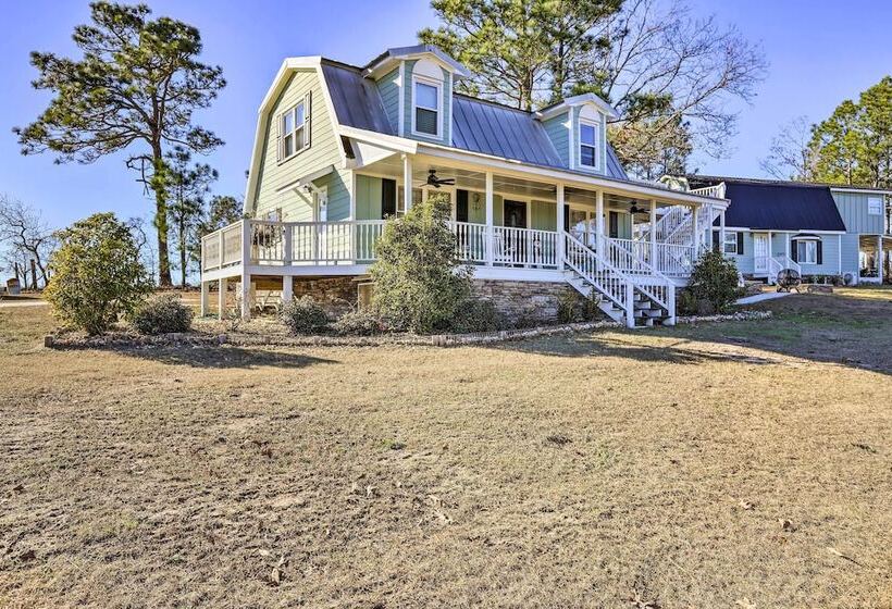 Junction City Home: Large Yard & Deck!