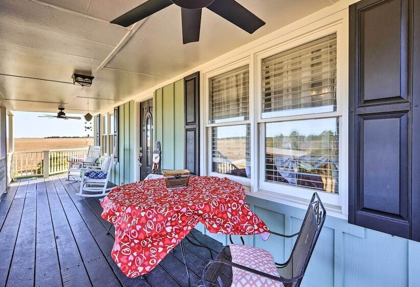 Junction City Home: Large Yard & Deck!