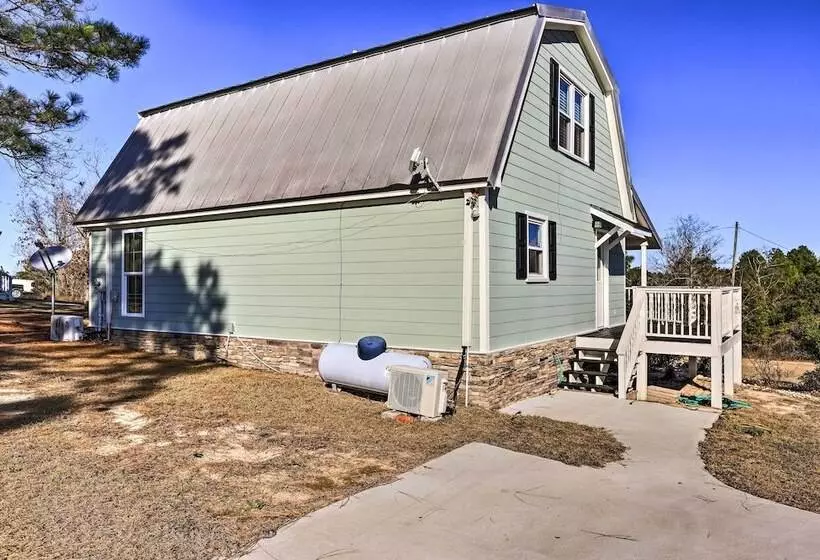 Junction City Home: Large Yard & Deck!