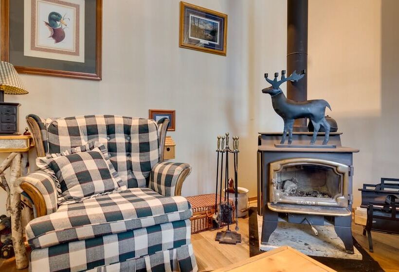 Lakefront Rhinelander Cabin W/ Dock & Fire Pit!