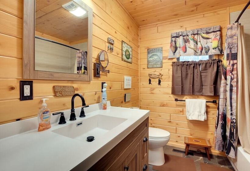 Lakefront Rhinelander Cabin W/ Dock & Fire Pit!