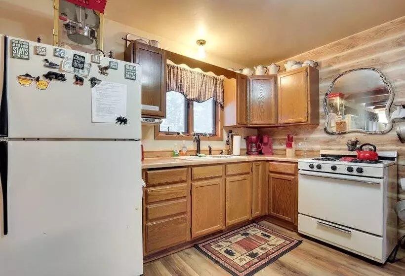 Lakefront Rhinelander Cabin W/ Dock & Fire Pit!