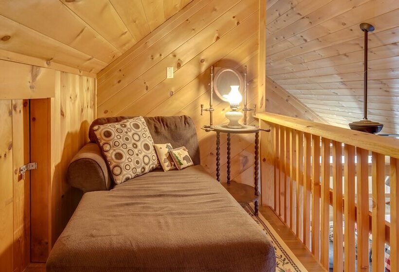 Lakefront Rhinelander Cabin W/ Dock & Fire Pit!