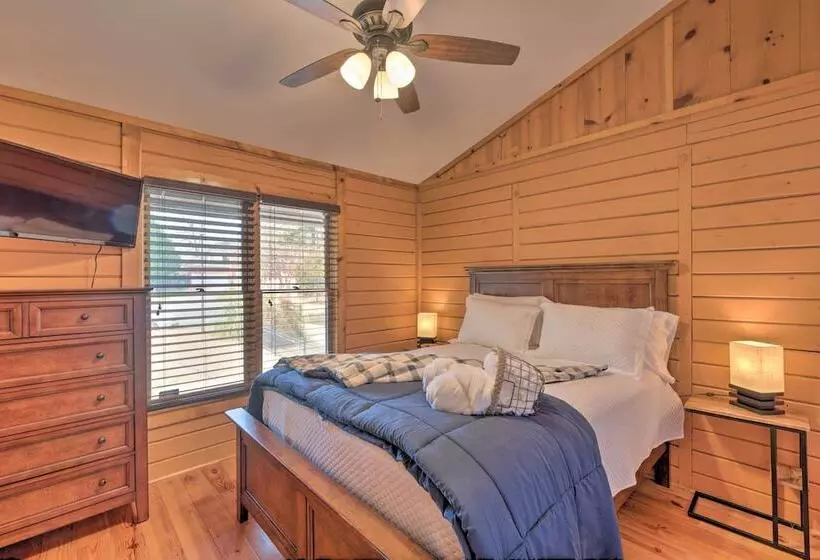 Lakeside Group Retreat W/ Private Beach & Dock!