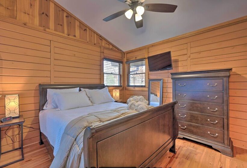 Lakeside Group Retreat W/ Private Beach & Dock!