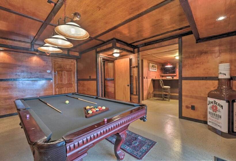 Lakeside Group Retreat W/ Private Beach & Dock!