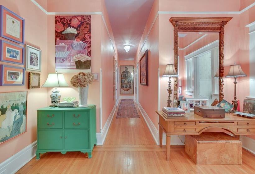 Private Pool & Backyard: Lavish New Orleans Haven!