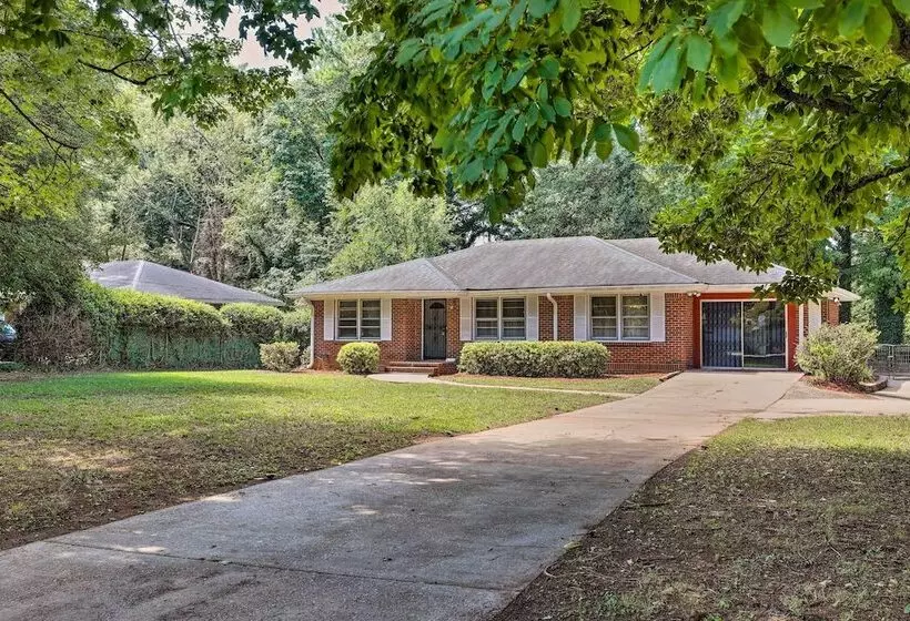 Decatur Home W/ Yard ~ 9 Mi To Downtown Atlanta!