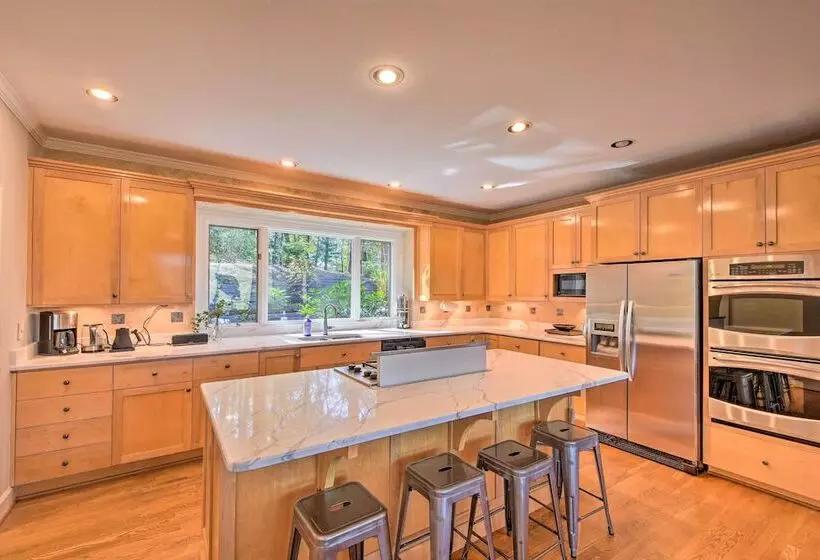 Luxe Big Canoe Resort Home W/ 3 Decks & Mtn Views!